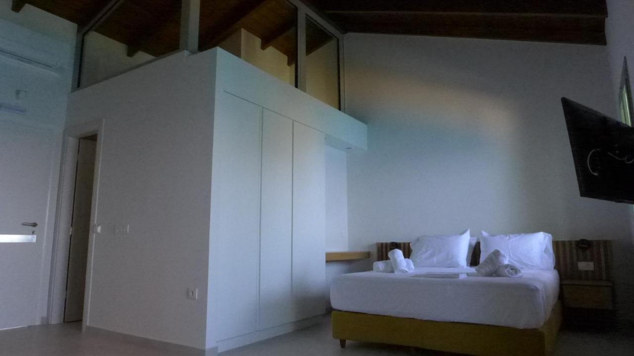 Caltabania Suites Áyios Nikítas Exterior foto