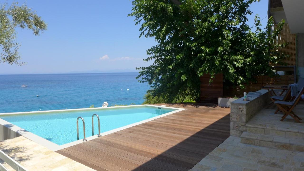 Caltabania Suites Áyios Nikítas Exterior foto