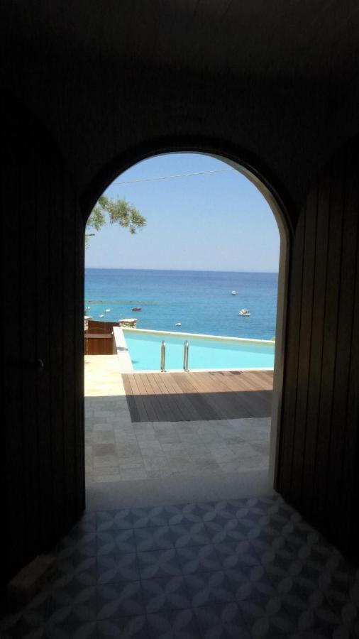 Caltabania Suites Áyios Nikítas Exterior foto